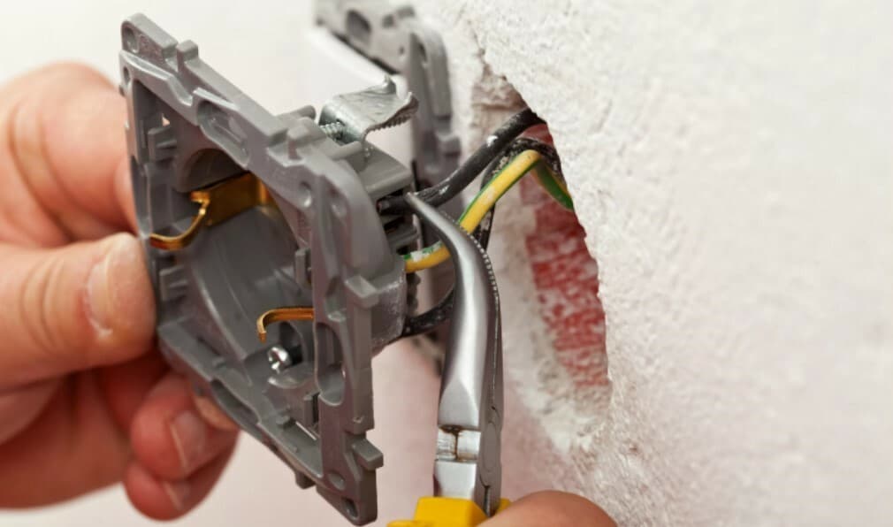 Замена розетки или выключателя — подключение проводов розетки